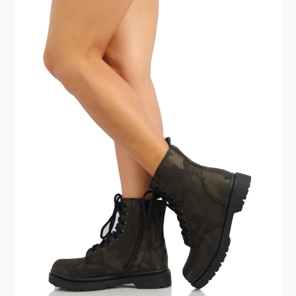 Shoes - Camouflage Lace Up Lug Sole Military Boot